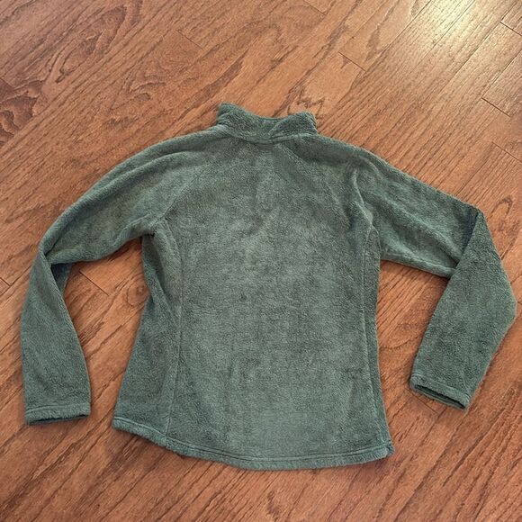 The North Face green fleece size Large - very soft pocket on the front - Picture 8 of 10